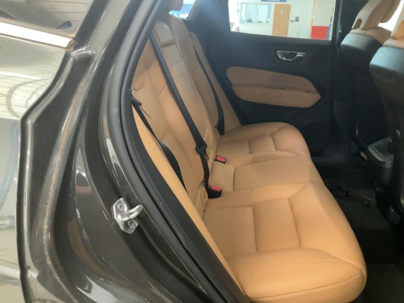 Volvo XC60 2.0 D4 Inscription Luxe AWD 2019 – снимка 19