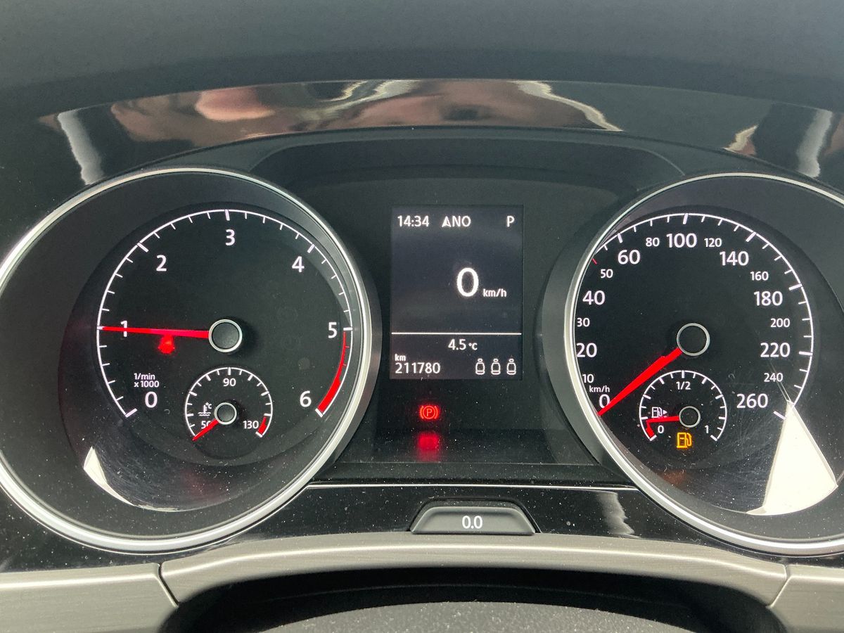 Volkswagen Touran 2017 — photo 20