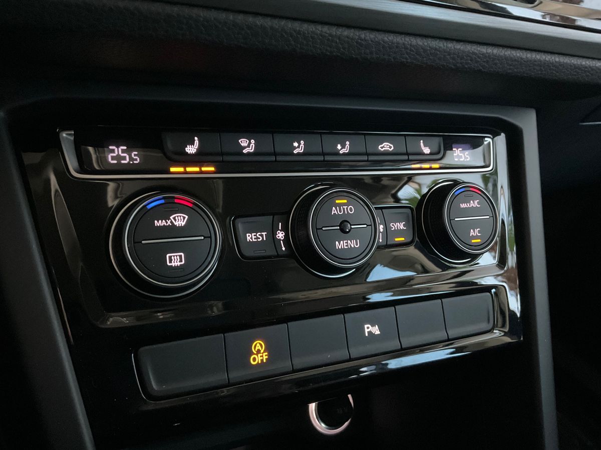 Volkswagen Touran 2017 — photo 52