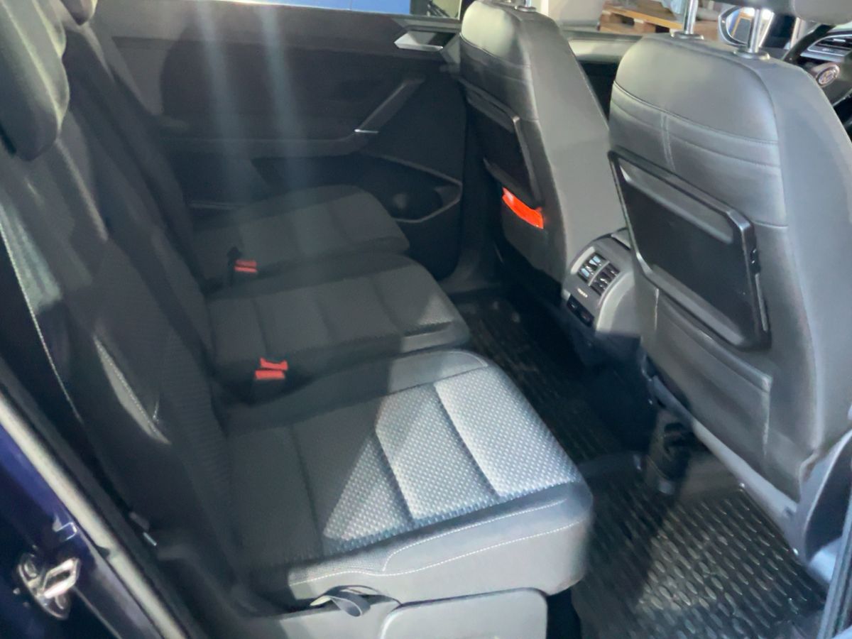 Volkswagen Touran 2017 — photo 21