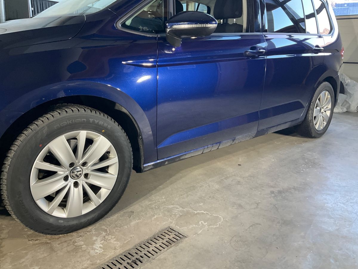 Volkswagen Touran 2017 — photo 48