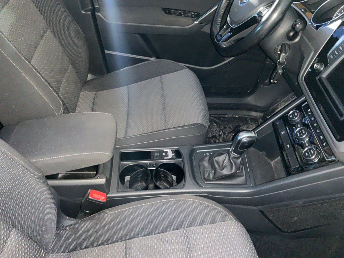 Volkswagen Touran 2017 — photo 35