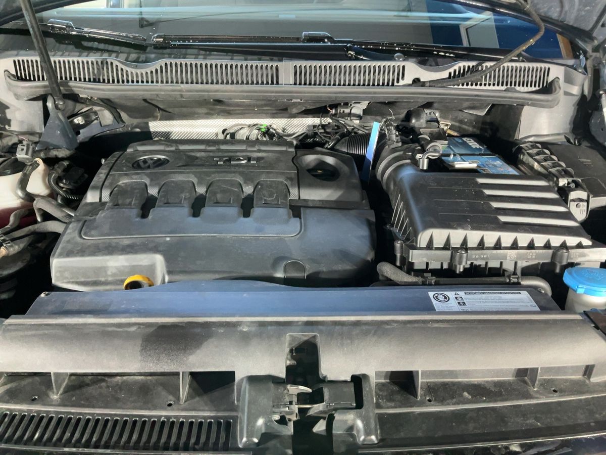Volkswagen Touran 2017 — photo 47