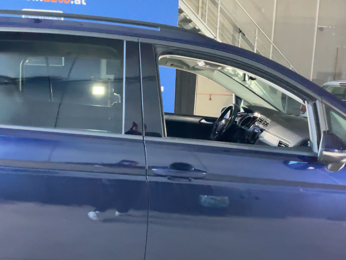 Volkswagen Touran 2017 — photo 11