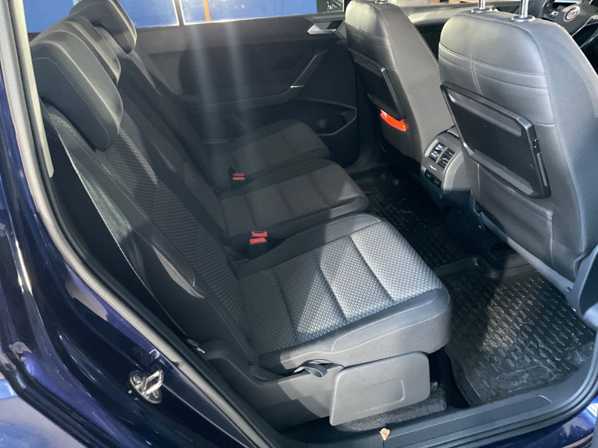 Volkswagen Touran 2017 — photo 36