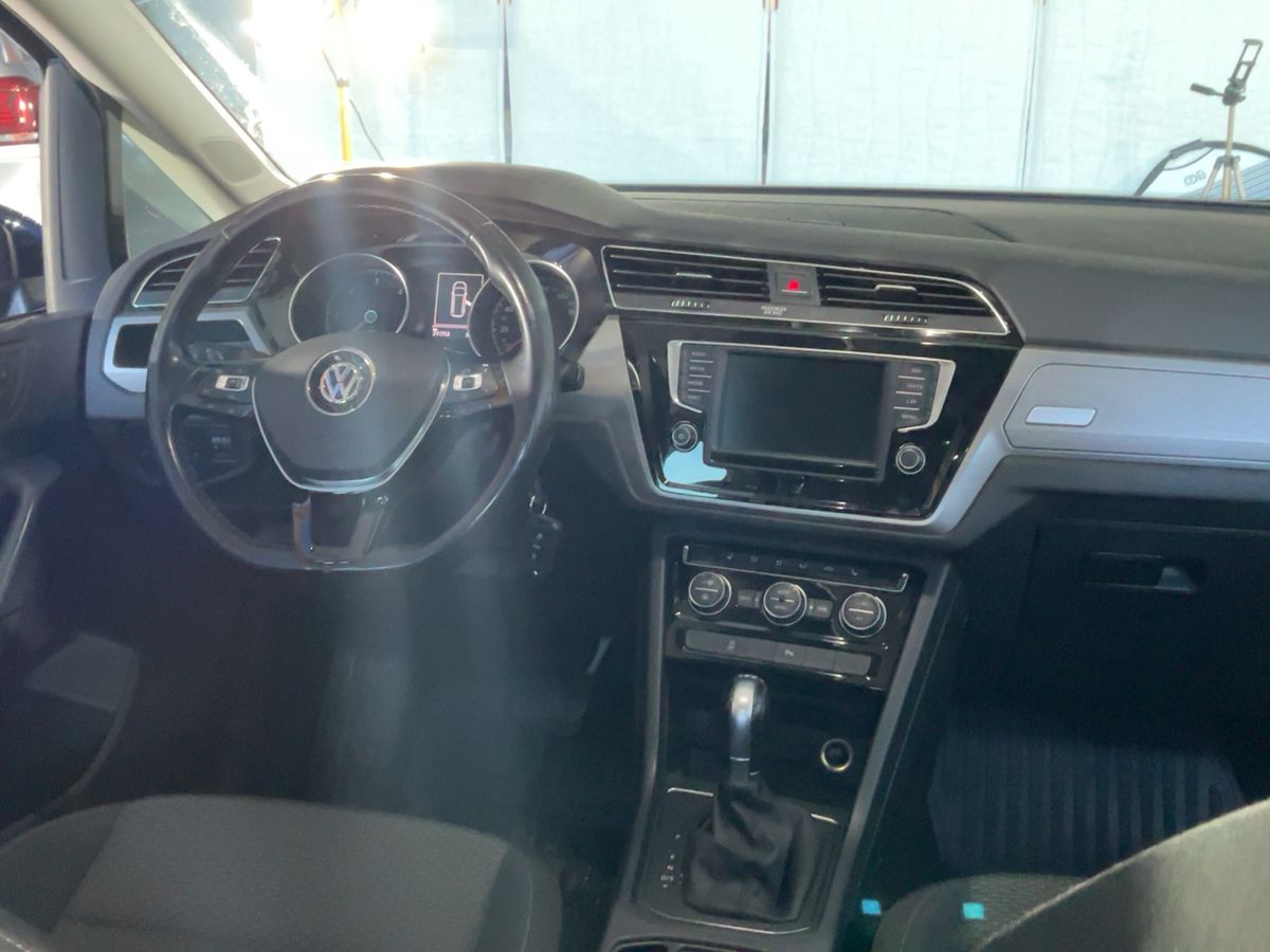Volkswagen Touran 2017 — photo 19