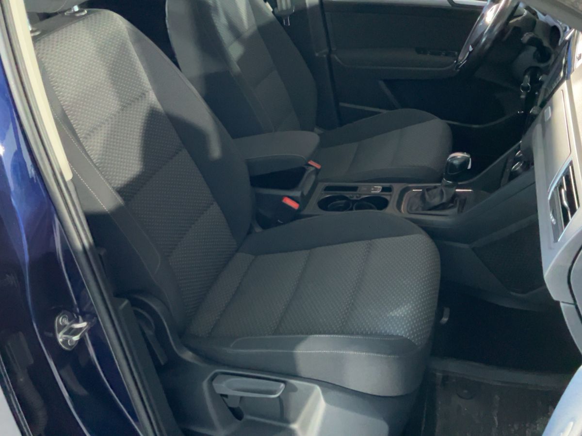 Volkswagen Touran 2017 — photo 18