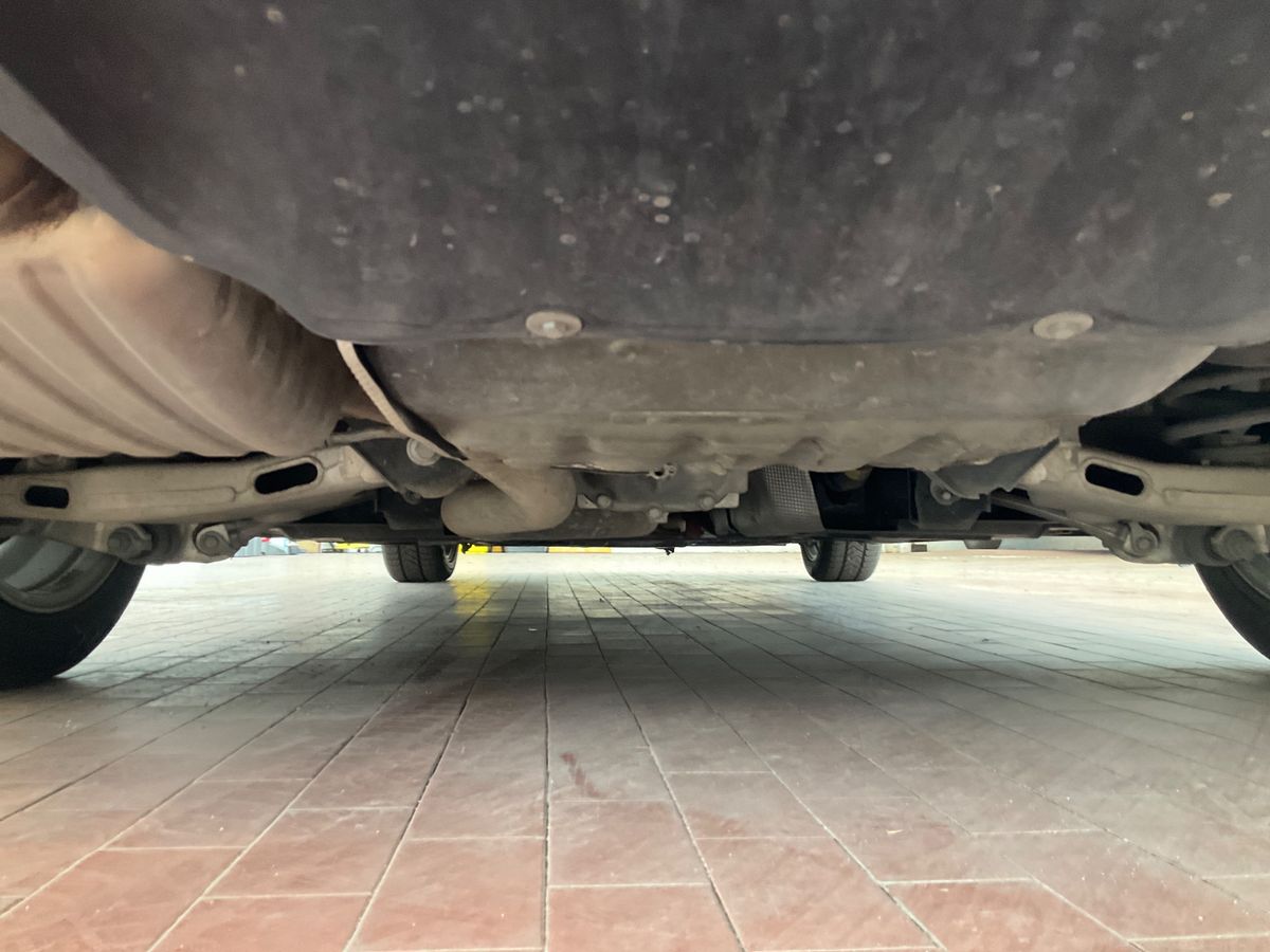 Jaguar XE 2019 — photo 34