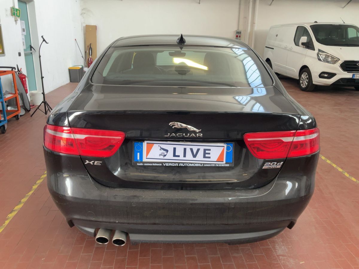 Jaguar XE 2019 — photo 8