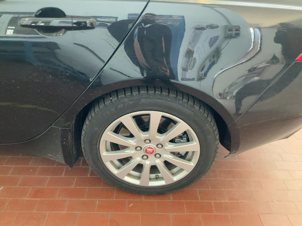 Jaguar XE 2019 — photo 6