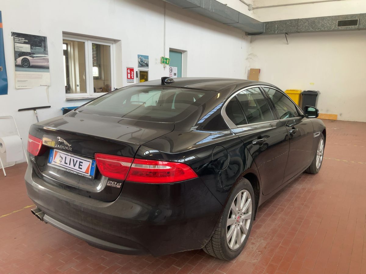 Jaguar XE 2019 — photo 9