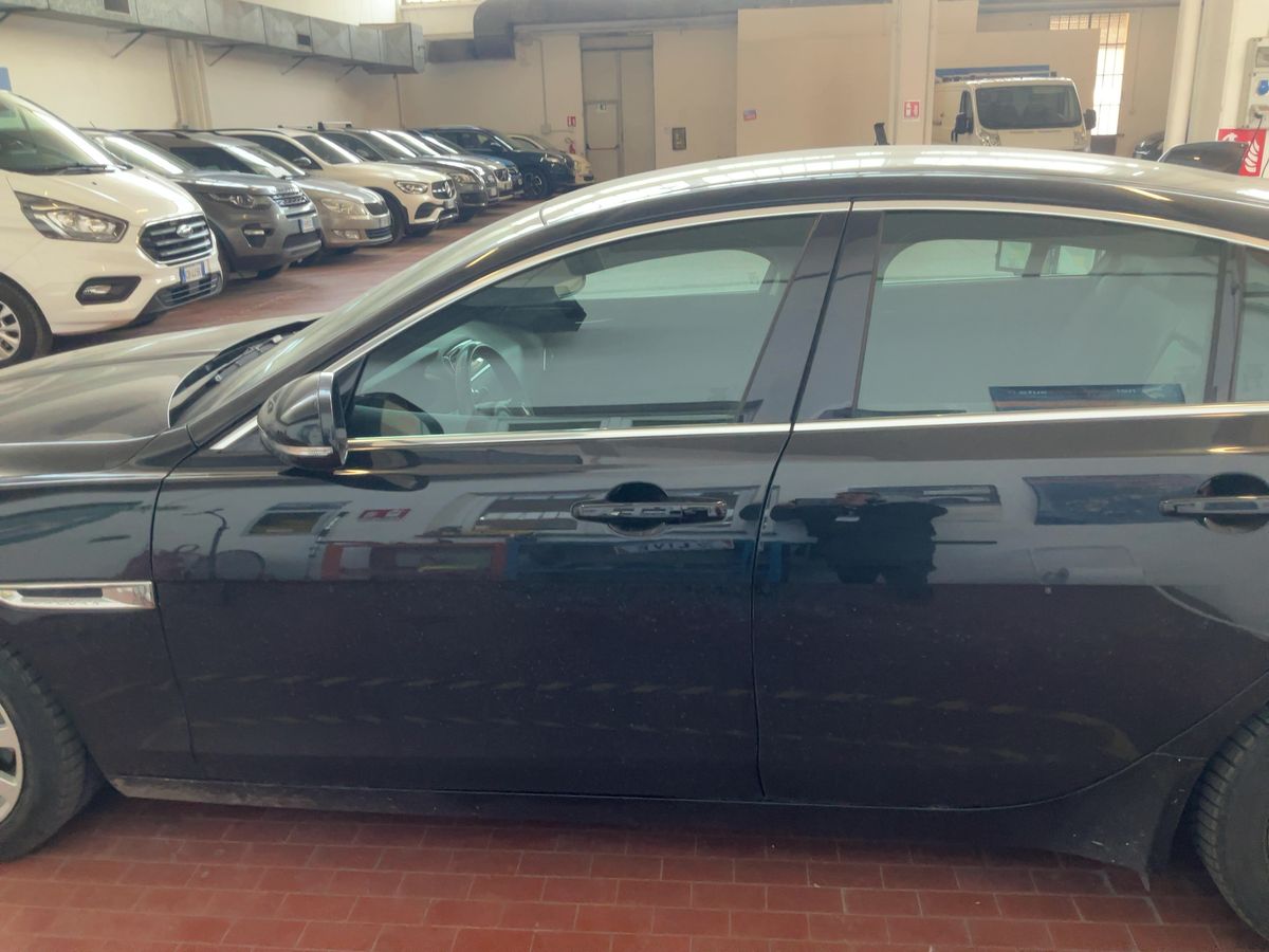 Jaguar XE 2019 — photo 5