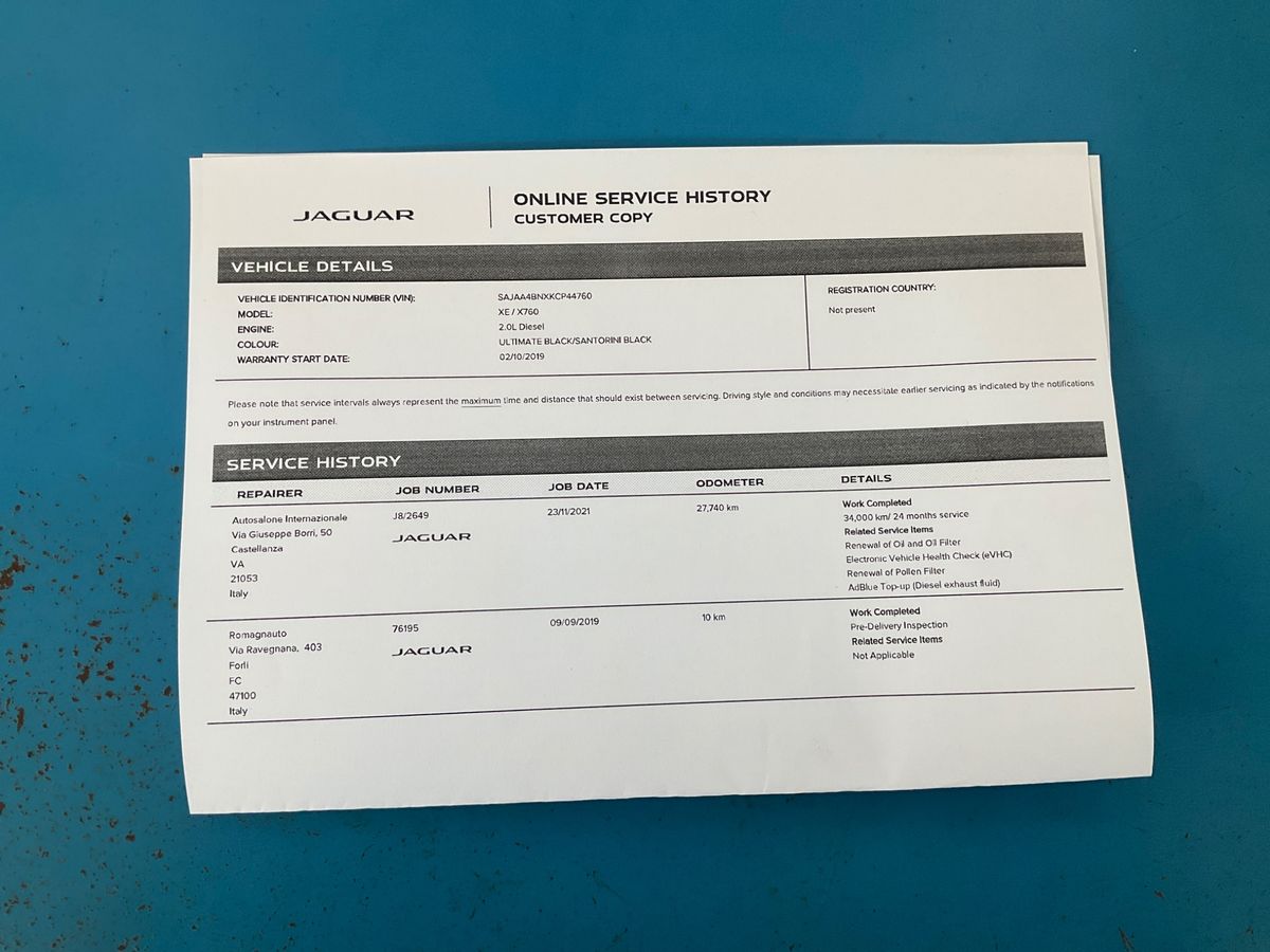 Jaguar XE 2019 — photo 22