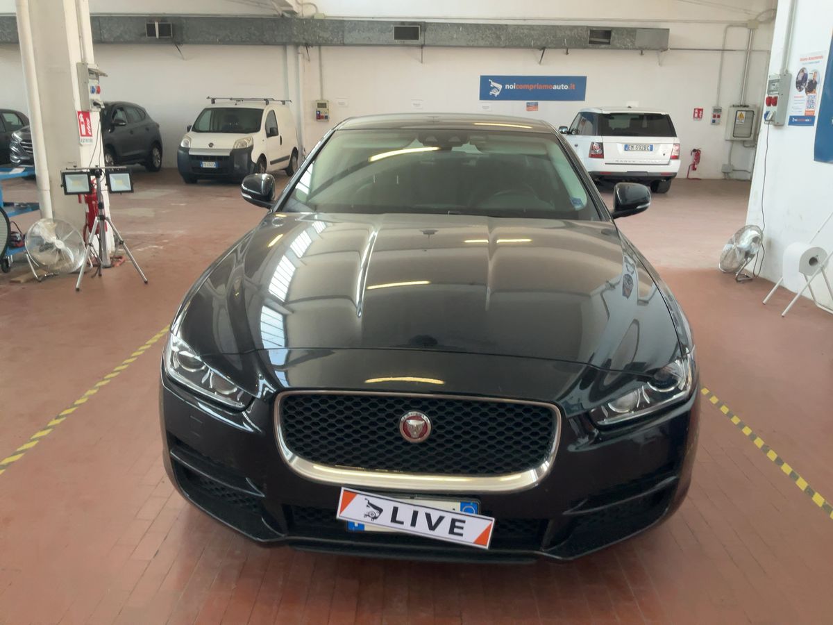 Jaguar XE 2019 — photo 15