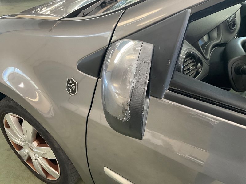 Renault Clio 1.5 dCi XV de France 2011 – снимка 26