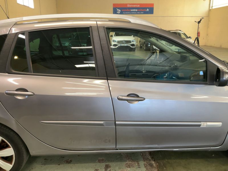 Renault Clio 1.5 dCi XV de France 2011 – снимка 10