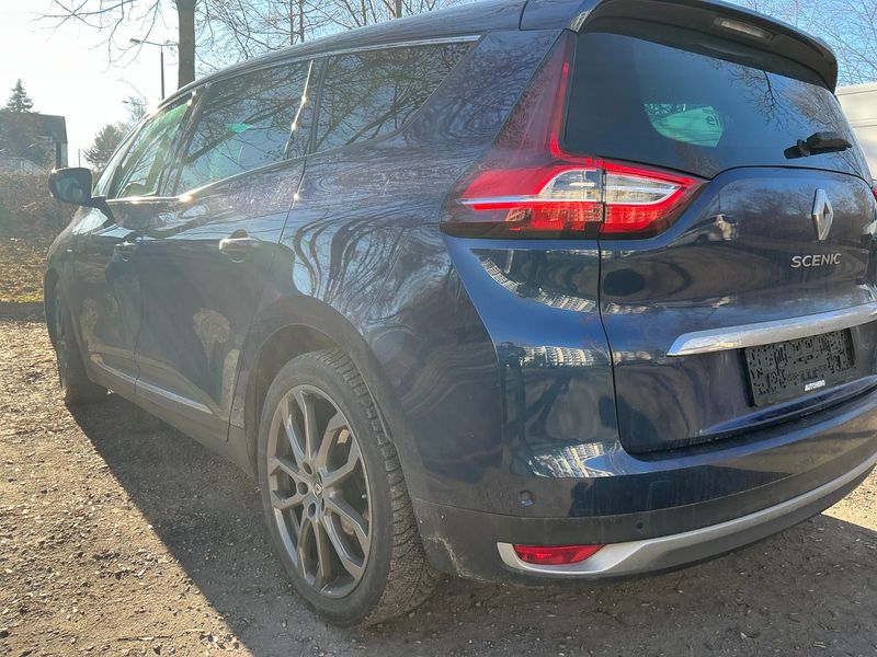 Renault Grand Scenic 1.7 BLUE dCi BOSE-Edition — zdjęcie 3
