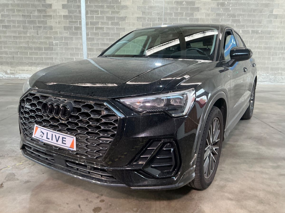 Audi Q3 2022 — photo 1