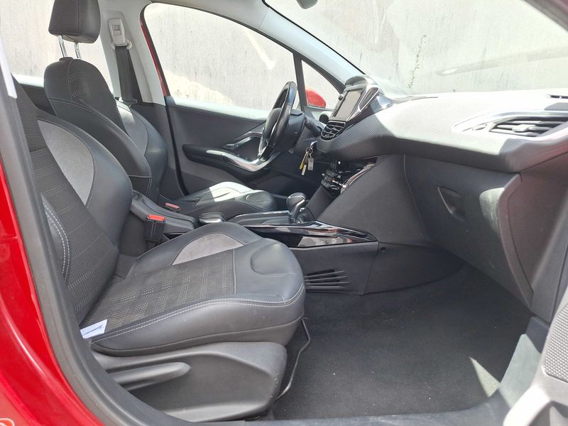 Peugeot 2008 1.2 PureTech Allure 2017 – снимка 10