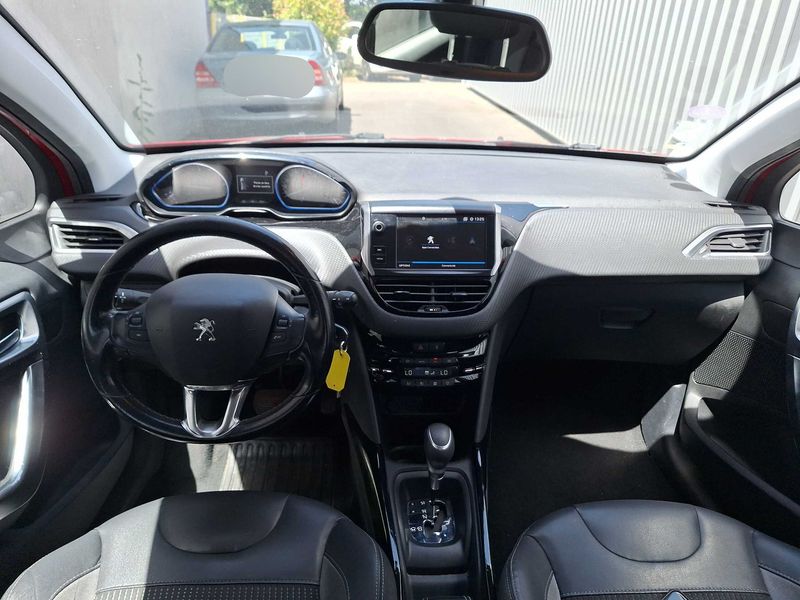 Peugeot 2008 1.2 PureTech Allure 2017 – снимка 11