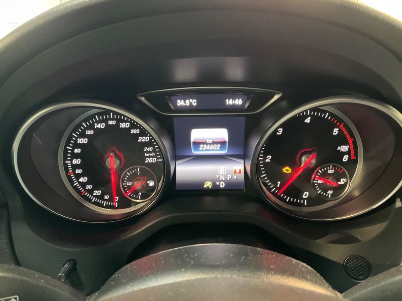 Mercedes-Benz GLA-Klasse GLA 200 d Urban — zdjęcie 13