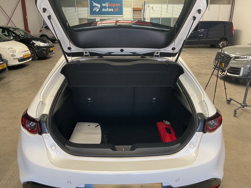 Mazda 3 2.0 Skyactiv-X Mild-Hybrid — zdjęcie 10