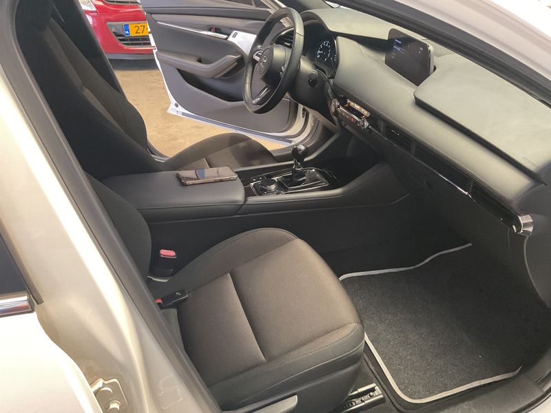 Mazda 3 2.0 Skyactiv-X Mild-Hybrid — zdjęcie 11