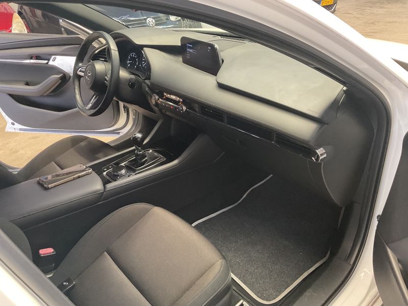 Mazda 3 2.0 Skyactiv-X Mild-Hybrid — zdjęcie 12