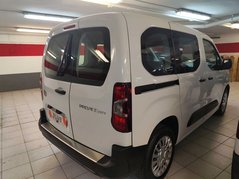 Toyota ProAce City Verso 1.5 D-4D L1 Family Advance — zdjęcie 5
