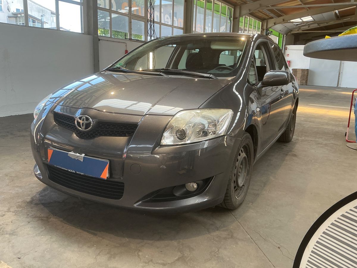 Toyota Auris 2008 — photo 1