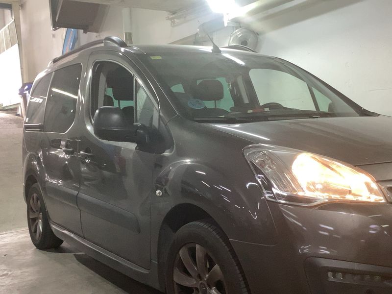 Citroen Berlingo 1.6 Blue-HDi 20 Aniversario Edition — zdjęcie 8