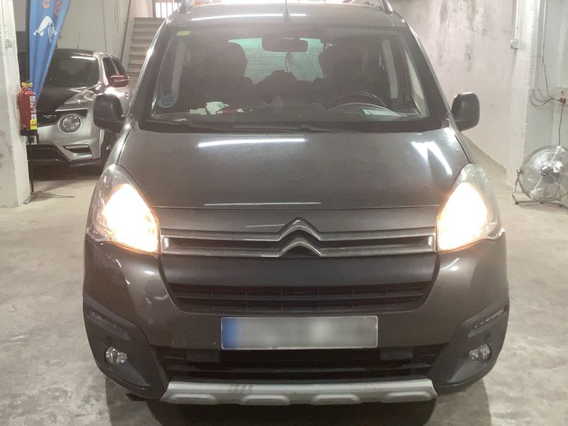 Citroen Berlingo 1.6 Blue-HDi 20 Aniversario Edition — zdjęcie 9