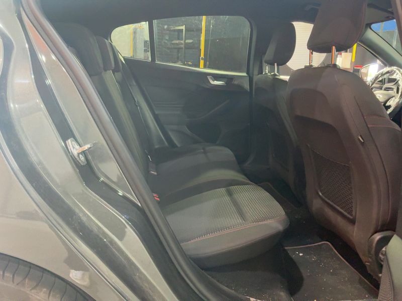 Ford Focus 1.0 EcoBoost ST-Line — zdjęcie 14
