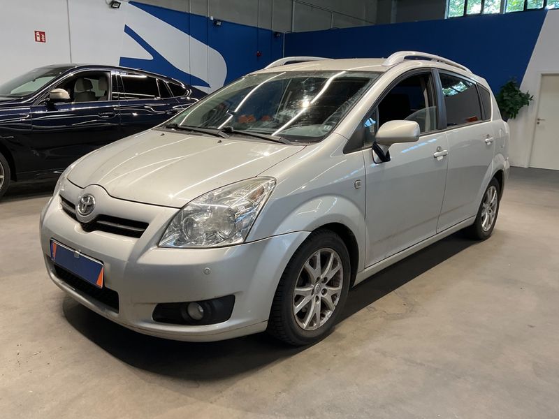 Toyota Corolla Verso 2.2 D-4D Les bleus