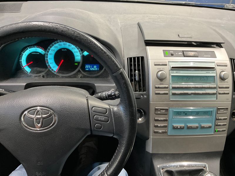 Toyota Corolla Verso 2.2 D-4D Les bleus — zdjęcie 4