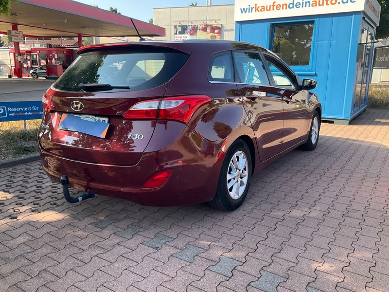 Hyundai i30 1.6 CRDi Classic Blue 2015 – снимка 2