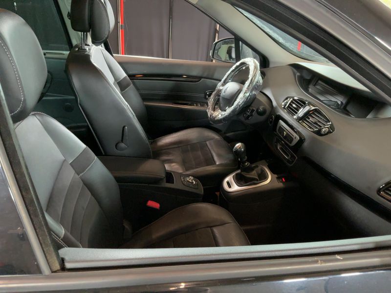 Renault Grand Scenic 1.6 dCi BOSE Edition 2016 – снимка 16