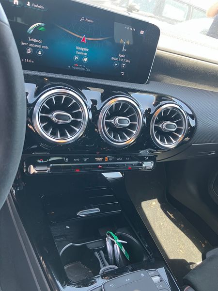 Mercedes-Benz CLA-Klasse CLA 200 d Shooting Brake AMG Line — zdjęcie 13