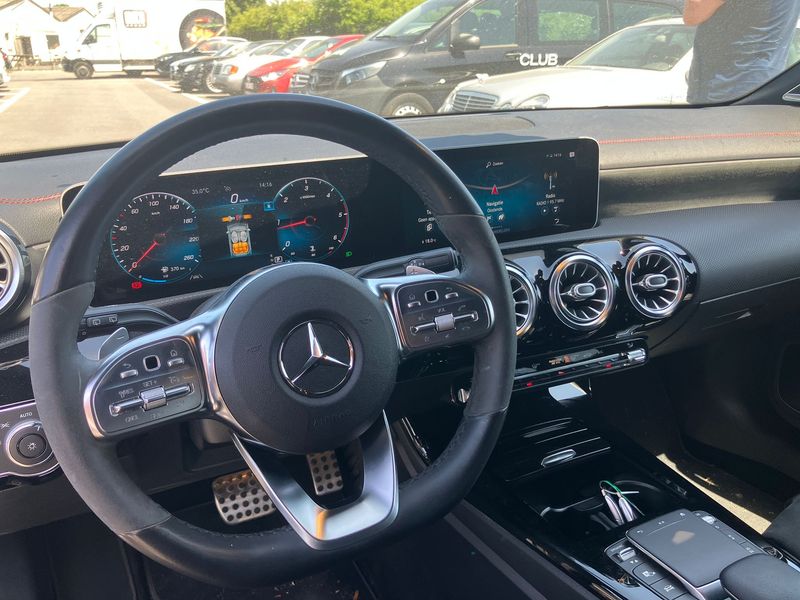 Mercedes-Benz CLA-Klasse CLA 200 d Shooting Brake AMG Line — zdjęcie 24