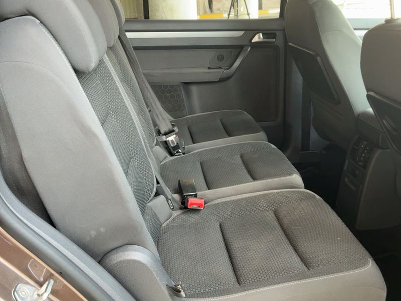 Volkswagen Touran 2.0 TDI Advance 2012 – снимка 19