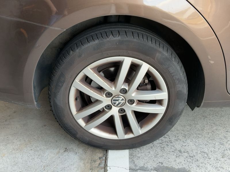 Volkswagen Touran 2.0 TDI Advance 2012 – снимка 9