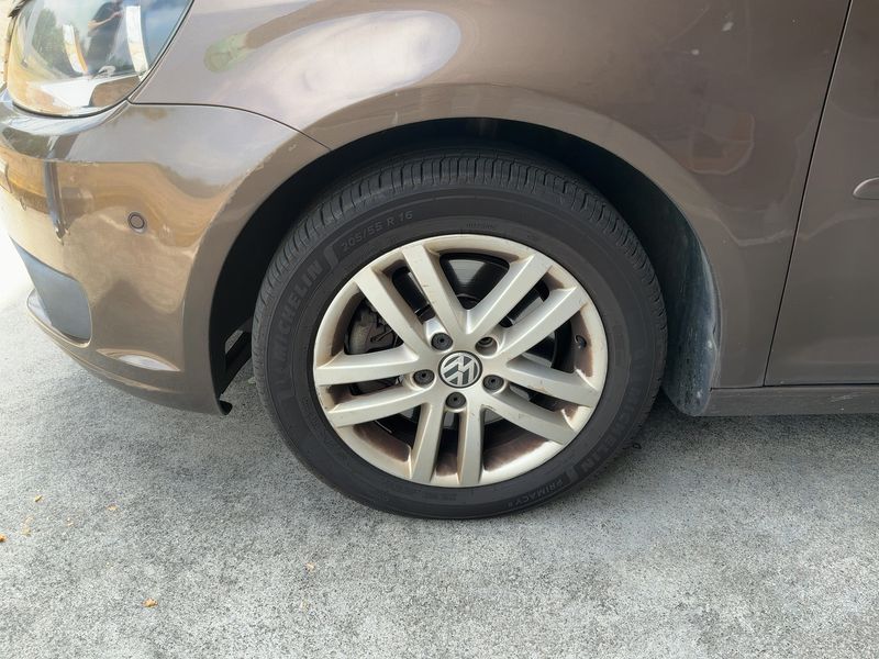Volkswagen Touran 2.0 TDI Advance 2012 – снимка 3