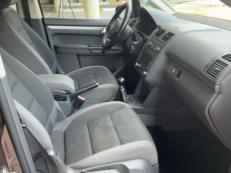 Volkswagen Touran 2.0 TDI Advance 2012 – снимка 16