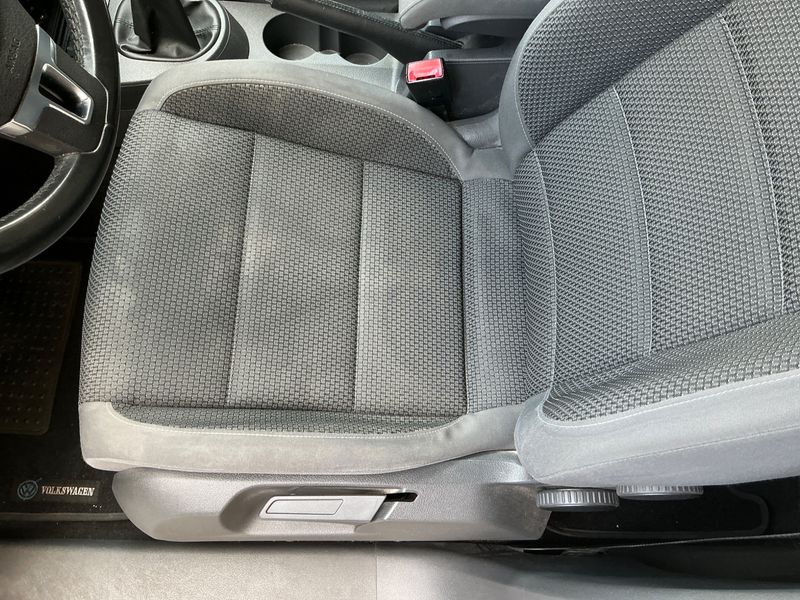 Volkswagen Touran 2.0 TDI Advance 2012 – снимка 25