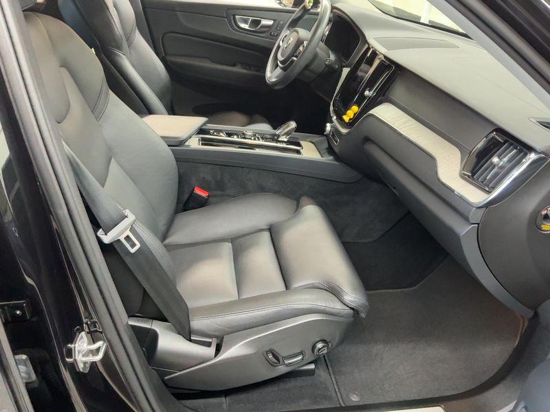 Volvo XC60 2.0 B5 Diesel Mild-Hybrid Inscription AWD — zdjęcie 11