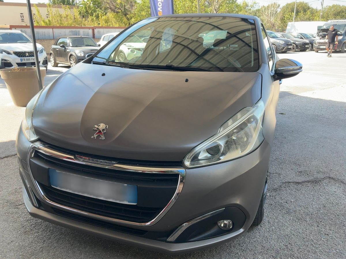 Peugeot 208 2015 — photo 1