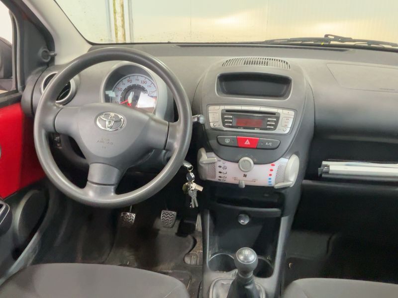 Toyota Aygo 1.0 Live — zdjęcie 12