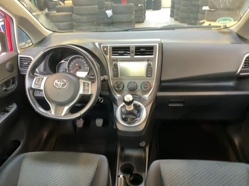 Toyota Verso-S 1.33 Dual VVT-i Life — zdjęcie 12