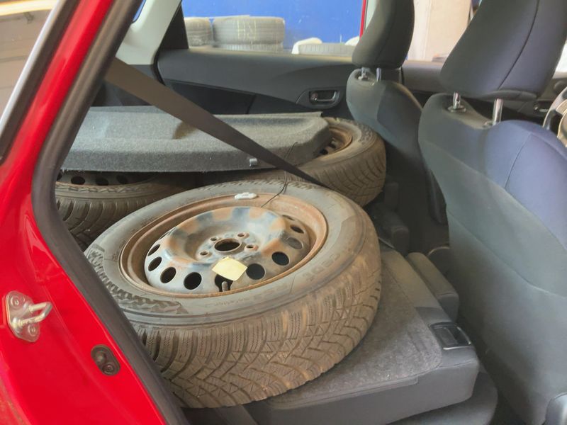 Toyota Verso-S 1.33 Dual VVT-i Life — zdjęcie 14