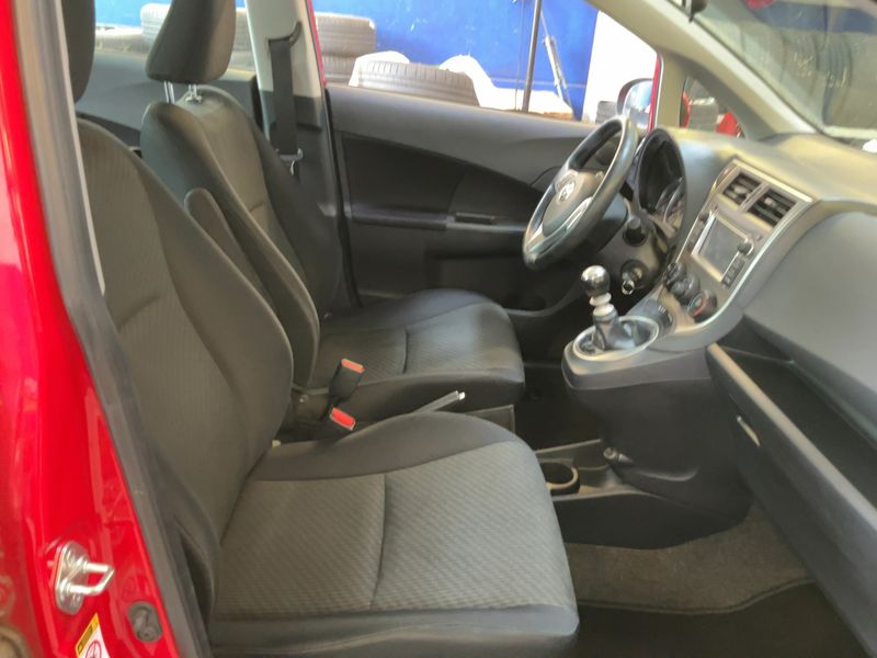 Toyota Verso-S 1.33 Dual VVT-i Life — zdjęcie 11